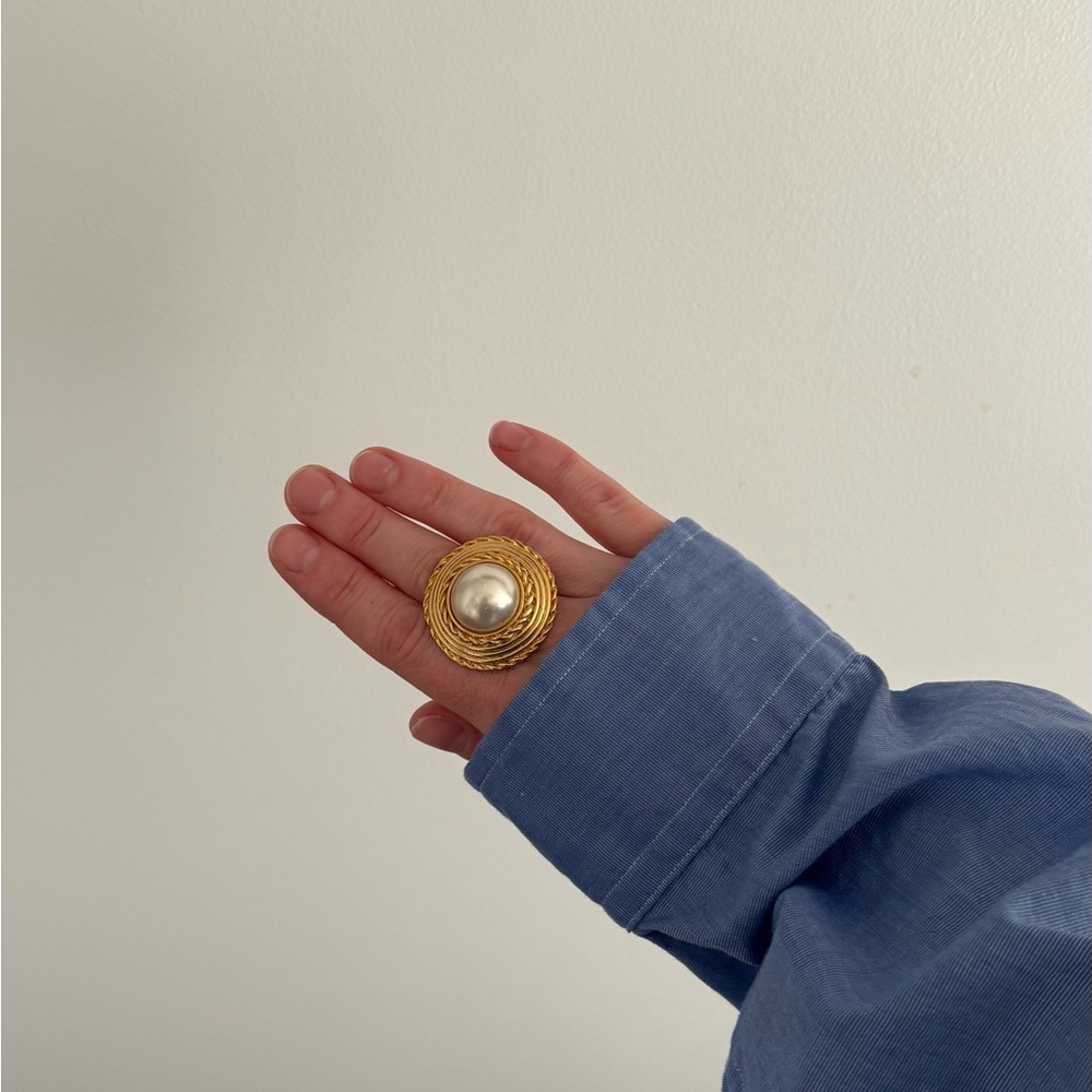 Vintage Elegant Gold Ring with Pearl Center one size
